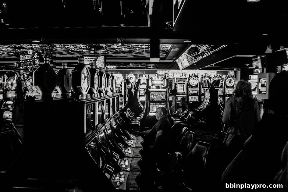 BBIN真人深度指南:炸金花与彩票玩法的风险规避与收益优化